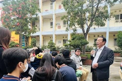 Hiệu trưởng đối thoại với học sinh: Nhiều bất ngờ