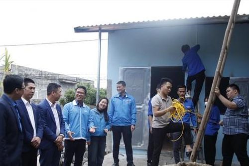 Mang yêu thương đến đồng bào dân tộc