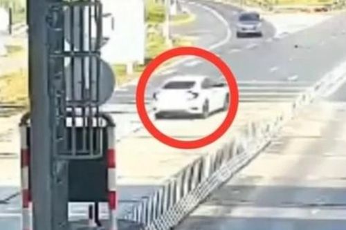 Tài xế lái ô tô chạy ngược chiều trên cao tốc TPHCM - Long Thành - Dầu Giây
