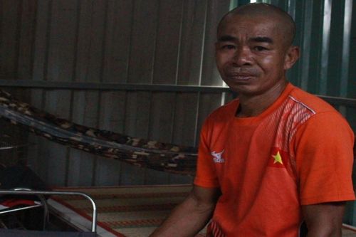 Cuối năm lao đao, U60 sống bám nghĩa trang, Tết định đến nhà bạn 'ăn ké'