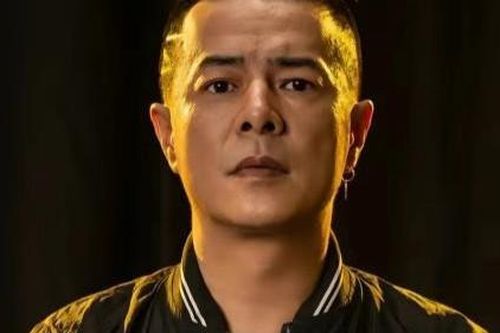 Ca sĩ Khôi Tử nôn ra máu, đột ngột qua đời ở tuổi 50