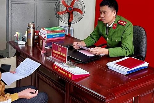 Tin lời công an giả, người phụ nữ ở Hà Tĩnh đi rút sổ tiết kiệm 700 triệu đồng