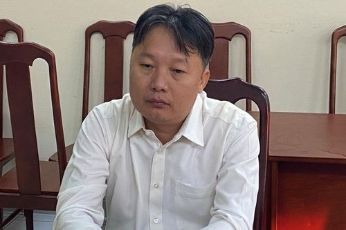 Phê chuẩn khởi tố, bắt tạm giam cán bộ Chi cục Hải quan TP HCM
