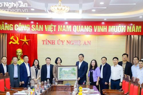 Thường trực Tỉnh ủy làm việc với đoàn công tác Thông tấn xã Việt Nam