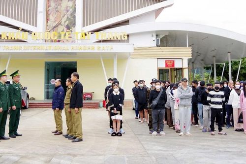 Điện Biên tiếp nhận 69 công dân do Lào trao trả qua Cửa khẩu Quốc tế Tây Trang