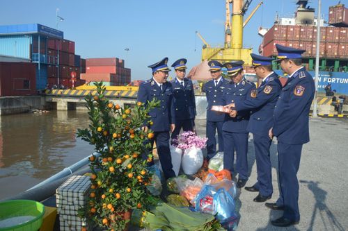 Các tàu Vùng Cảnh sát biển 1 lên đường làm nhiệm vụ trực Tết trên biển