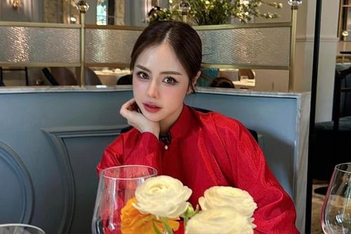 Bạn gái Huỳnh Anh quay trở lại với công việc MC, nhan sắc ngày càng thăng hạng