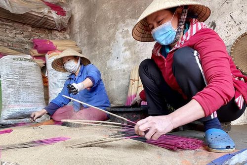 Thăm làng nghề làm hương 300 tuổi khi vào vụ Tết