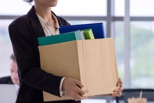 Ngành công nghệ rót hàng tỷ USD vào AI, làn sóng sa thải vẫn tiếp tục