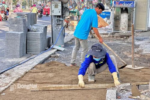 Hoàn tất thi công vỉa hè đường Đồng Khởi trong tháng 1-2024