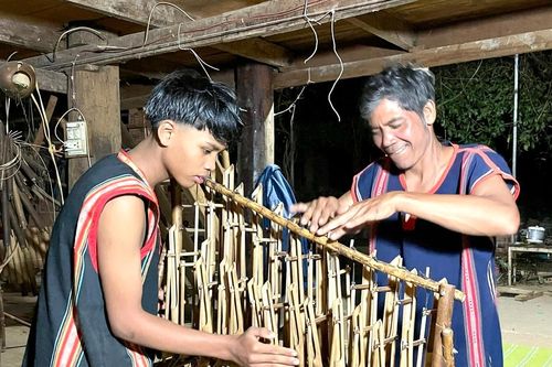 Nghệ nhân và truyền nhân