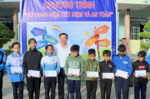 Điện lực Ayun Pa truyền thông sử dụng điện tiết kiệm và an toàn
