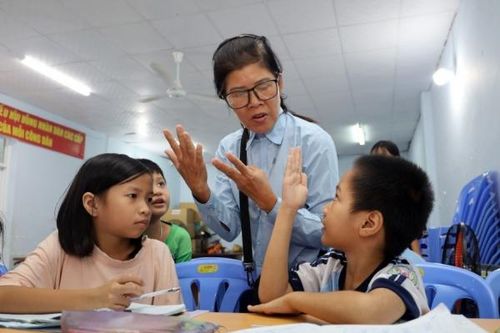 Cô Đức của trẻ kém may mắn
