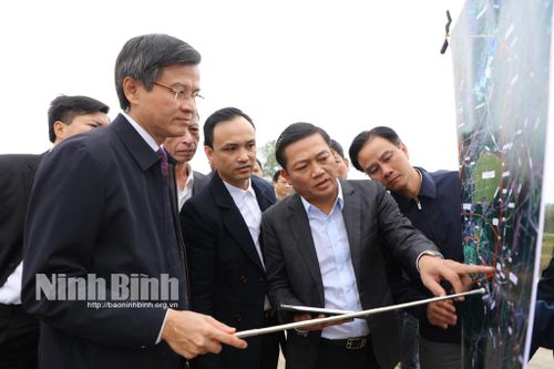 Đồng chí Bí thư Tỉnh ủy thị sát một số mô hình, dự án phát triển kinh tế trên địa bàn huyện Yên Mô
