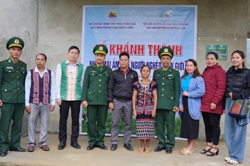 Khánh thành 'Mái ấm cho người nghèo biên giới'