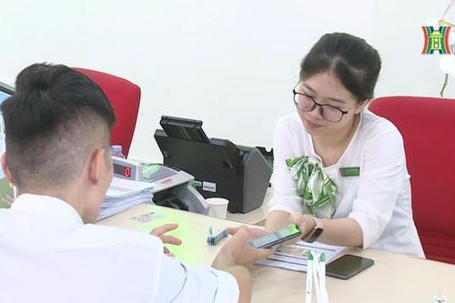 Tiền gửi dân cư gần đuổi kịp dư nợ tín dụng