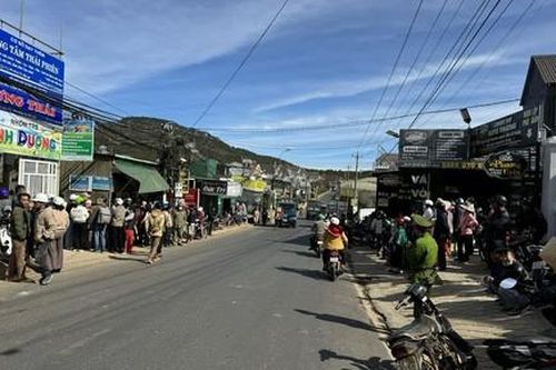 Đà Lạt: Một phụ nữ đổ xăng đốt chết người tình rồi uống thuốc sâu tự tử
