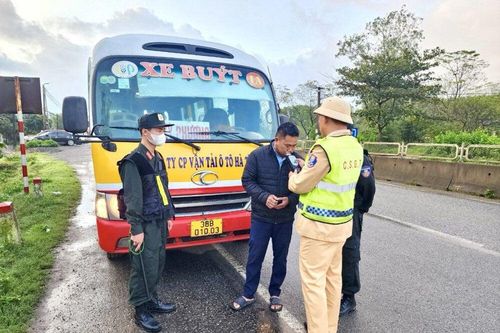 Tài xế xe buýt vi phạm nồng độ sau bữa tiệc liên hoan