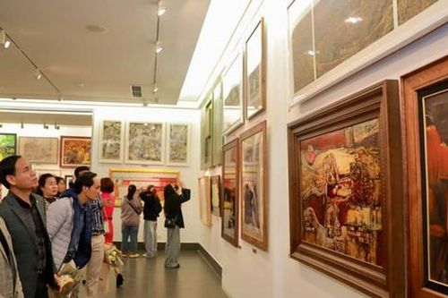Trưng bày 100 tác phẩm hội họa đặc sắc về di sản văn hóa Việt Nam