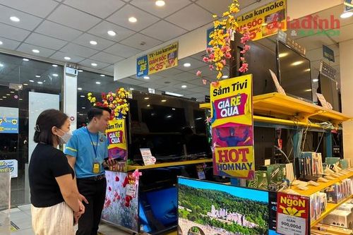 Khuyến mại sâu để kích cầu tiêu dùng dịp cận Tết Nguyên đán mặt hàng điện tử, điện máy vẫn 'ế sưng'