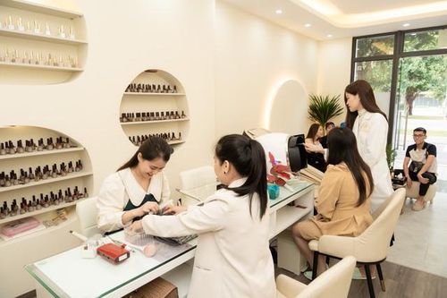 Spa làm tóc kiếm cả trăm triệu một tháng, dịch vụ làm đẹp 'hốt bạc' dịp cuối năm
