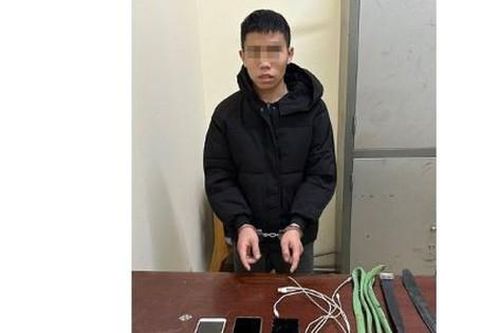 Tên trộm chui gầm giường, bóp cổ chủ nhà cướp tài sản sa lưới