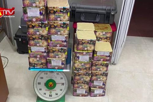 Giấu gần 60kg 'hàng cấm' trong ô tô mang đi tiêu thụ