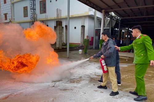 Huấn luyện công tác đảm bảo phòng cháy, chữa cháy cho cán bộ Hợp tác xã dịch vụ du lịch Chùa Hương