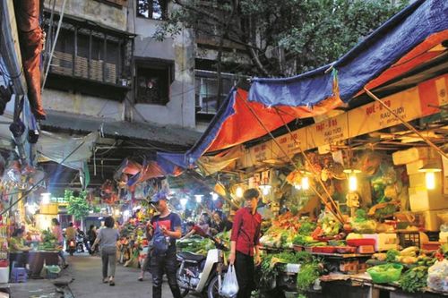 Gần Tết, chợ truyền thống vẫn ế ẩm