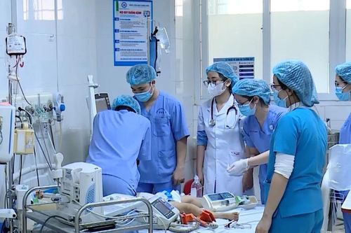 Thông tin mới vụ 2 trẻ nguy kịch sau khi ăn bim bim, mỳ cay