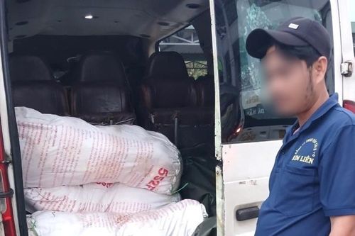 Quảng Nam: Phát hiện xe khách vận chuyển 200 kg mỡ động vật không rõ nguồn gốc