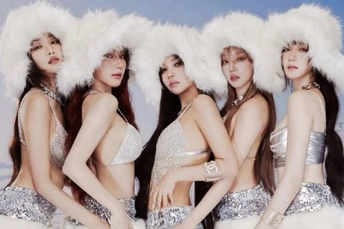 5 cô gái của nhóm nhạc Hàn Quốc gây tranh luận vì mặc ngày càng sexy