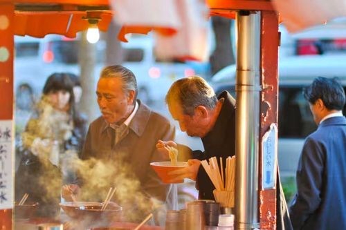 Nhân viên văn phòng ở Nhật chọn bữa trưa siêu rẻ vì giá thực phẩm tăng