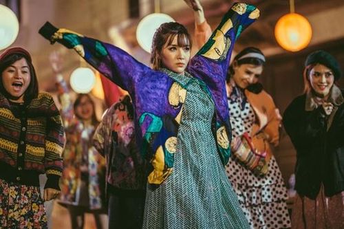 Tết đến, khách ghé mua tạp hóa cũng hỏi 'Bao giờ lấy chồng'