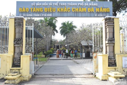Bảo tàng hơn 100 năm tuổi tại Đà Nẵng xuống cấp, thấm dột, tường mốc xanh