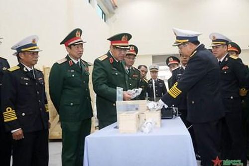 Thượng tướng Phạm Hoài Nam thăm, làm việc tại Viện Kỹ thuật Hải quân