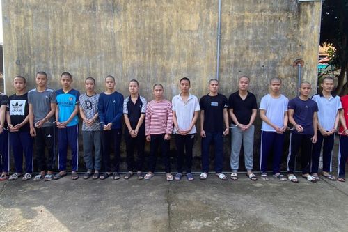 Báo động với vấn nạn 'côn đồ làng'!