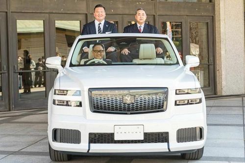 Cận cảnh Toyota Century SUV mui trần 'hàng thửa' cho võ sĩ Sumo
