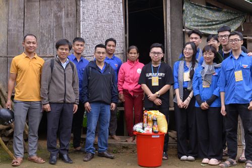 Những chuyến xe thiện nguyện mang mùa Xuân lên vùng biên