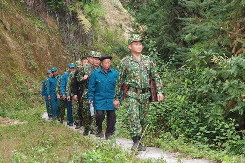 Phát huy vai trò người có uy tín tham gia xây dựng và bảo vệ biên giới