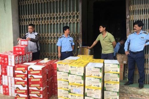 Gần Tết, thực phẩm 'bẩn' tìm đủ cách len lỏi thị trường