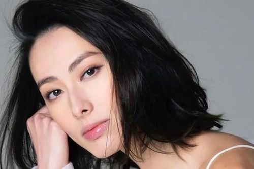 Chuyện tình của tỷ phú Lý Trạch Giai