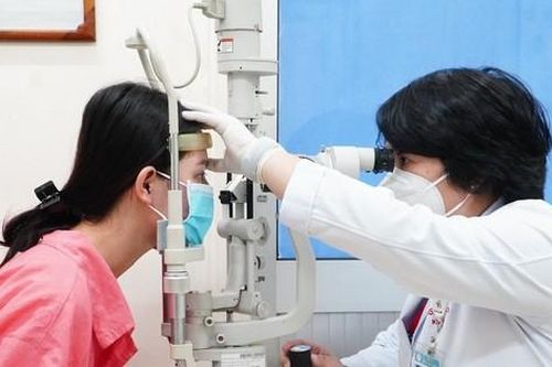 Thông tin mới nhất vụ thiếu nữ mù mắt sau tiêm filler tại tiệm cắt tóc, gội đầu