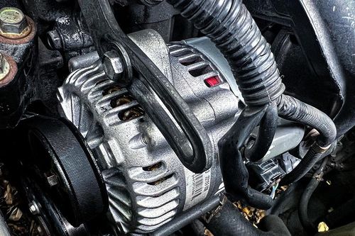 Kiểm tra thường xuyên bộ phận này để tránh ô tô chập cháy, chết máy giữa đường