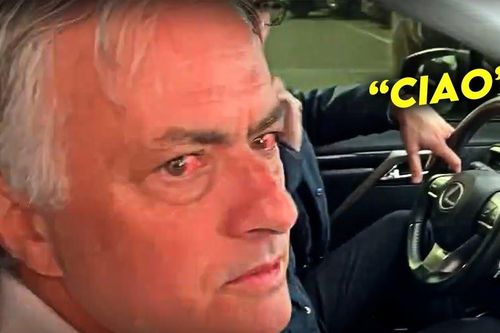 HLV Mourinho khóc đỏ mắt ngày rời AS Roma