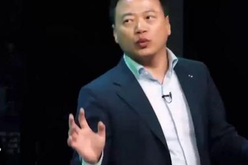 Chồng Phương Oanh và dàn Shark 'quẩy' nhiệt tình trên nền nhạc 'Cắt đôi nỗi sầu'