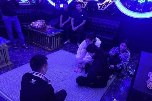 Bắt quả tang các đối tượng tổ chức sử dụng trái phép chất ma túy trong quán karaoke