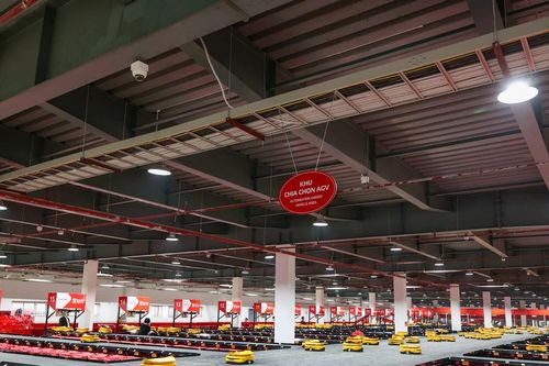 Viettel Post đưa robot tự hành vào chia chọn hàng hóa tại Việt Nam