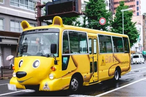 Nhật Bản: Xe buýt trường học va chạm xe cần cẩu, nhiều trẻ em bị thương