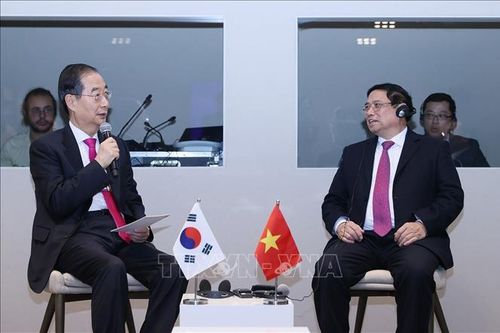Thủ tướng Phạm Minh Chính gặp Thủ tướng Hàn Quốc Han Duck-soo